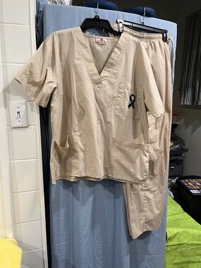 Unbranded Women's Beige Scrub Set - V-Neck Top & Elastic Waist Pants Size 1X